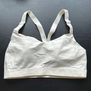 Old Navy Women’s White Cross Sports Bra Size M.